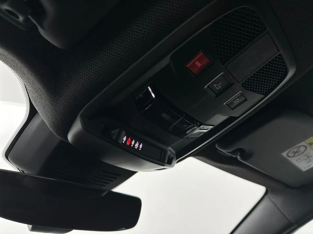 Summit 54 kWh | DEMONSTRATIEMODEL  | Camera | Navigatie | JBL Speakers | Handsfree Kofferbak | 2+6 jaar garantie speciale garantie!
