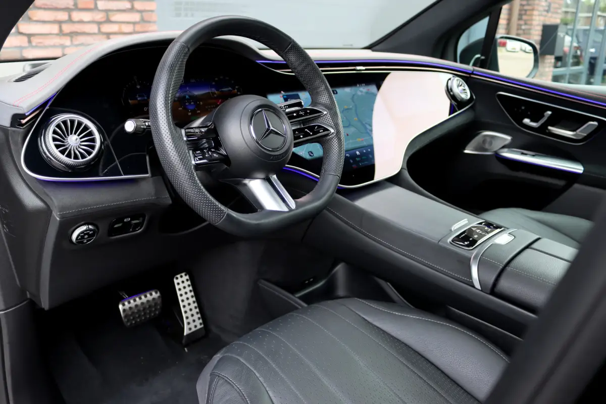 350 4MATIC AMG Line Premium+ 91 kWh | Luchtvering | Hyperscreen | Achterasbesturing | Distronic+ | Panoramadak | Burmester | Digital Light | Surround Camera | 22kW | Warmtepomp |