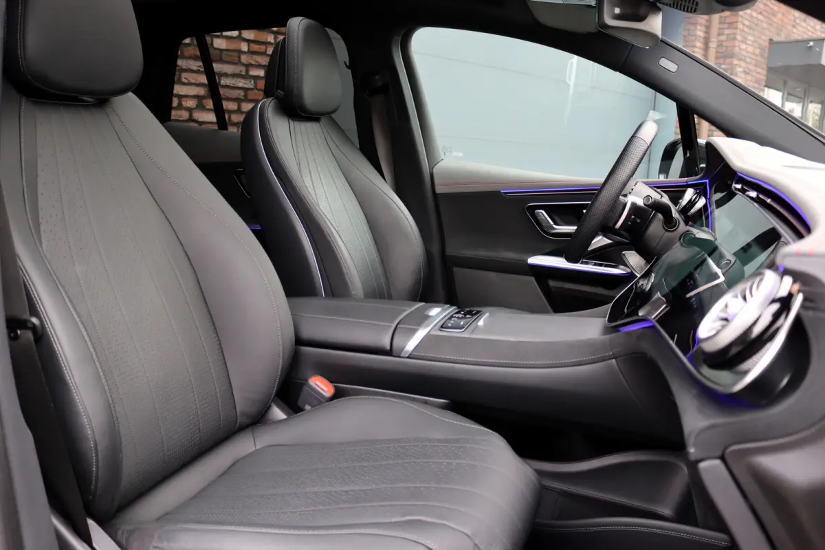 350 4MATIC AMG Line Premium+ 91 kWh | Luchtvering | Hyperscreen | Achterasbesturing | Distronic+ | Panoramadak | Burmester | Digital Light | Surround Camera | 22kW | Warmtepomp |