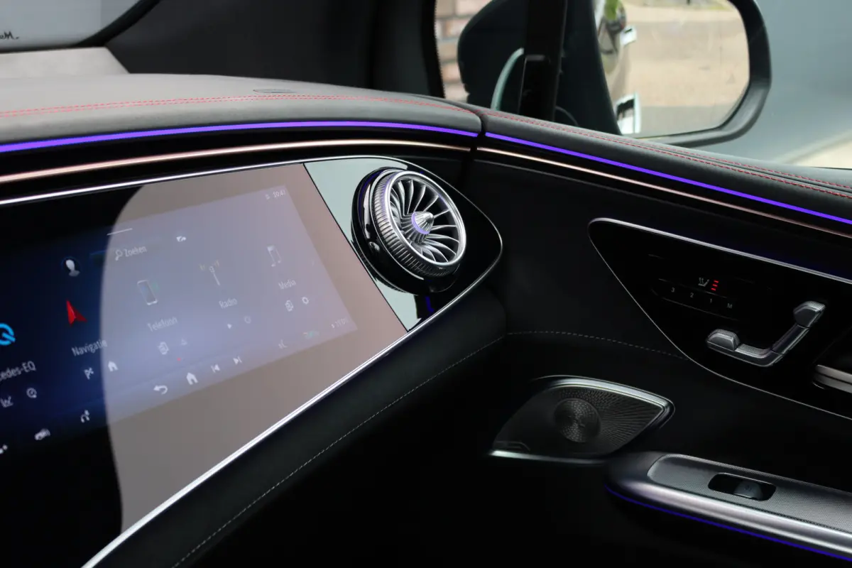 350 4MATIC AMG Line Premium+ 91 kWh | Luchtvering | Hyperscreen | Achterasbesturing | Distronic+ | Panoramadak | Burmester | Digital Light | Surround Camera | 22kW | Warmtepomp |