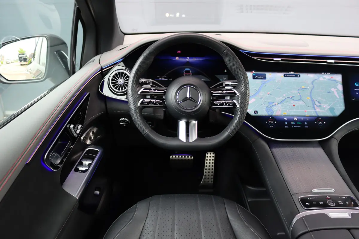 350 4MATIC AMG Line Premium+ 91 kWh | Luchtvering | Hyperscreen | Achterasbesturing | Distronic+ | Panoramadak | Burmester | Digital Light | Surround Camera | 22kW | Warmtepomp |