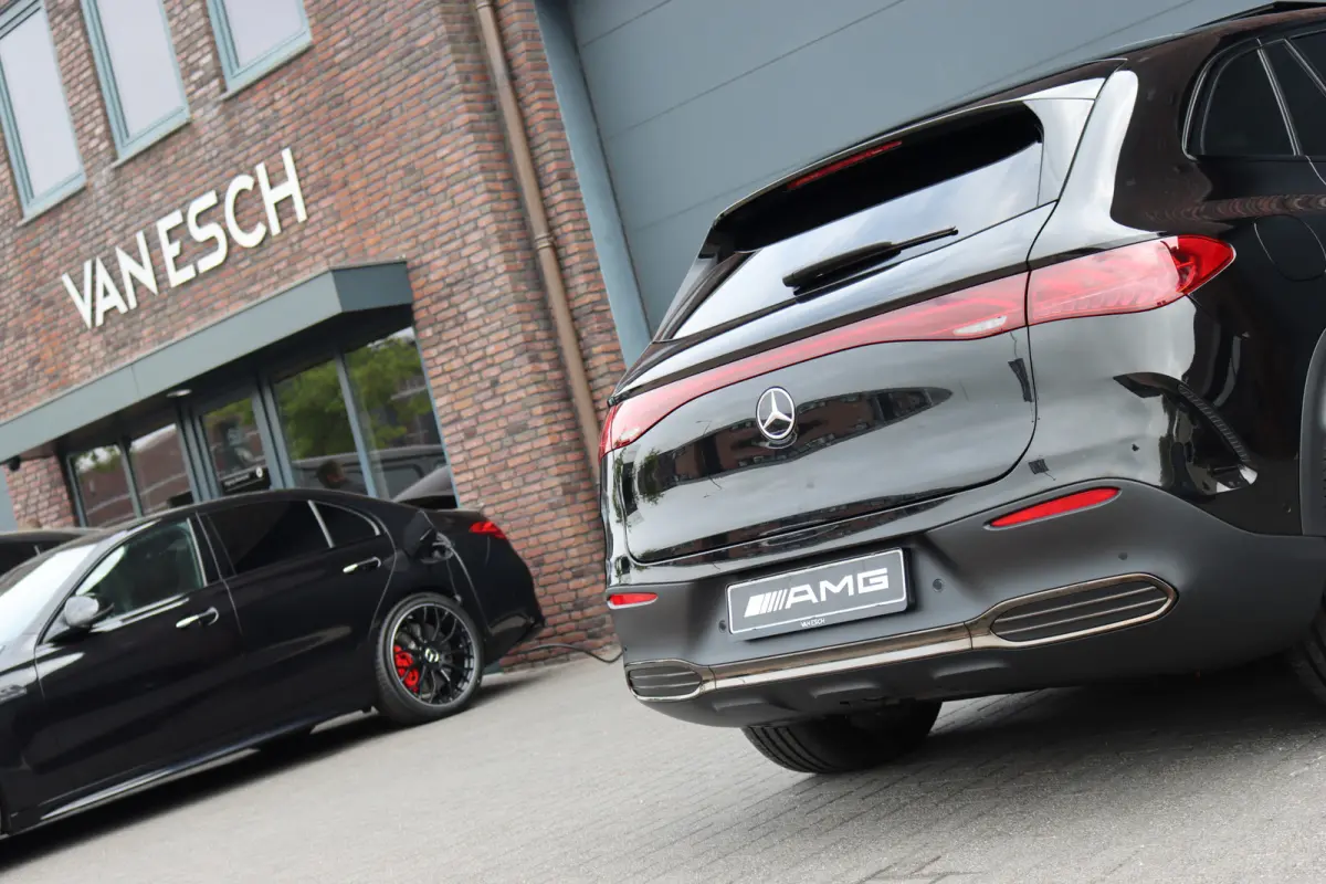 350 4MATIC AMG Line Premium+ 91 kWh | Luchtvering | Hyperscreen | Achterasbesturing | Distronic+ | Panoramadak | Burmester | Digital Light | Surround Camera | 22kW | Warmtepomp |
