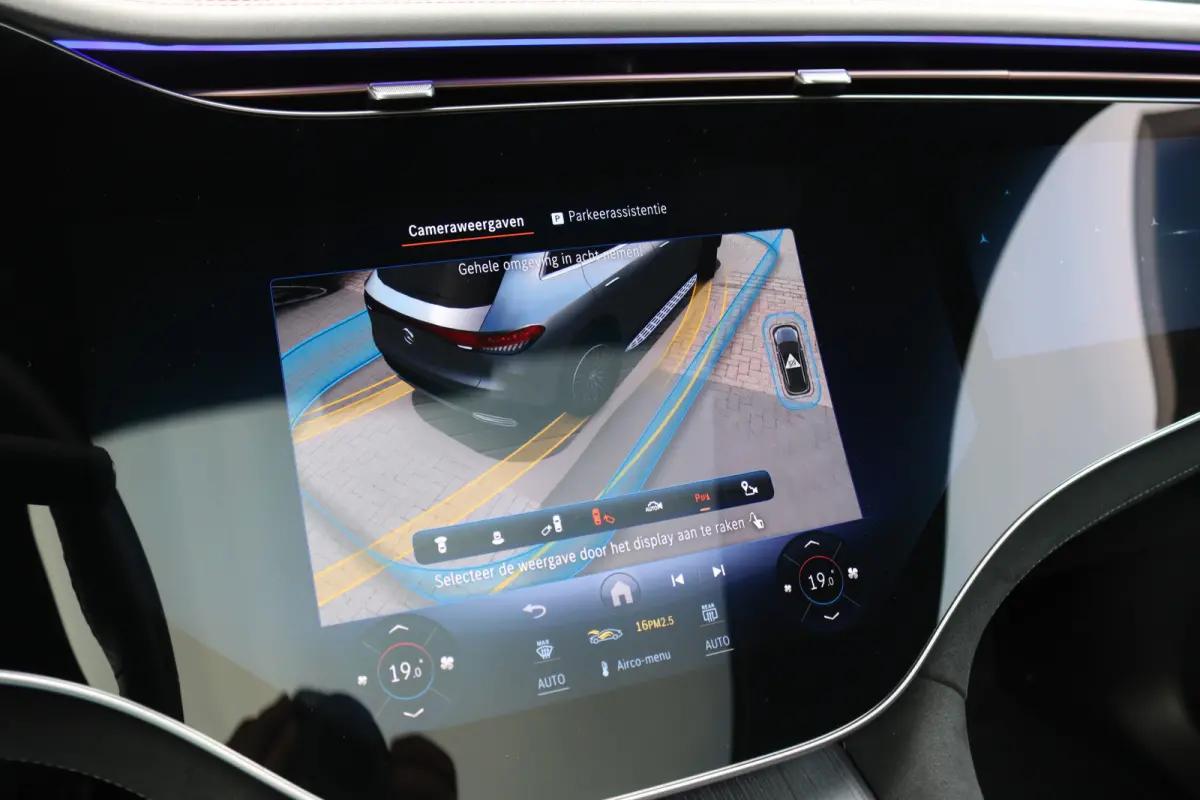 350 4MATIC AMG Line Premium+ 91 kWh | Luchtvering | Hyperscreen | Achterasbesturing | Distronic+ | Panoramadak | Burmester | Digital Light | Surround Camera | 22kW | Warmtepomp |