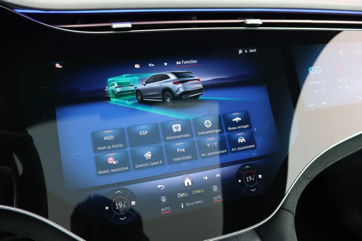 350 4MATIC AMG Line Premium+ 91 kWh | Luchtvering | Hyperscreen | Achterasbesturing | Distronic+ | Panoramadak | Burmester | Digital Light | Surround Camera | 22kW | Warmtepomp |