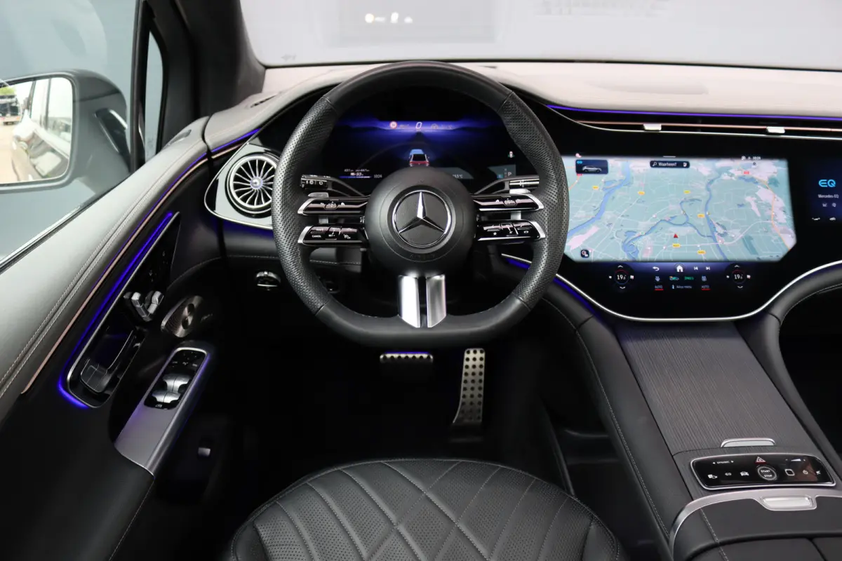 500 4MATIC AMG Line 91 kWh | 61.000,- ex BTW | Luchtvering | Hyperscreen | Achterasbesturing | Distronic+ | Massage | Nappa Leder | HUD | Stoelventilatie | Trekhaak | Memory | Verwarmd Stuur