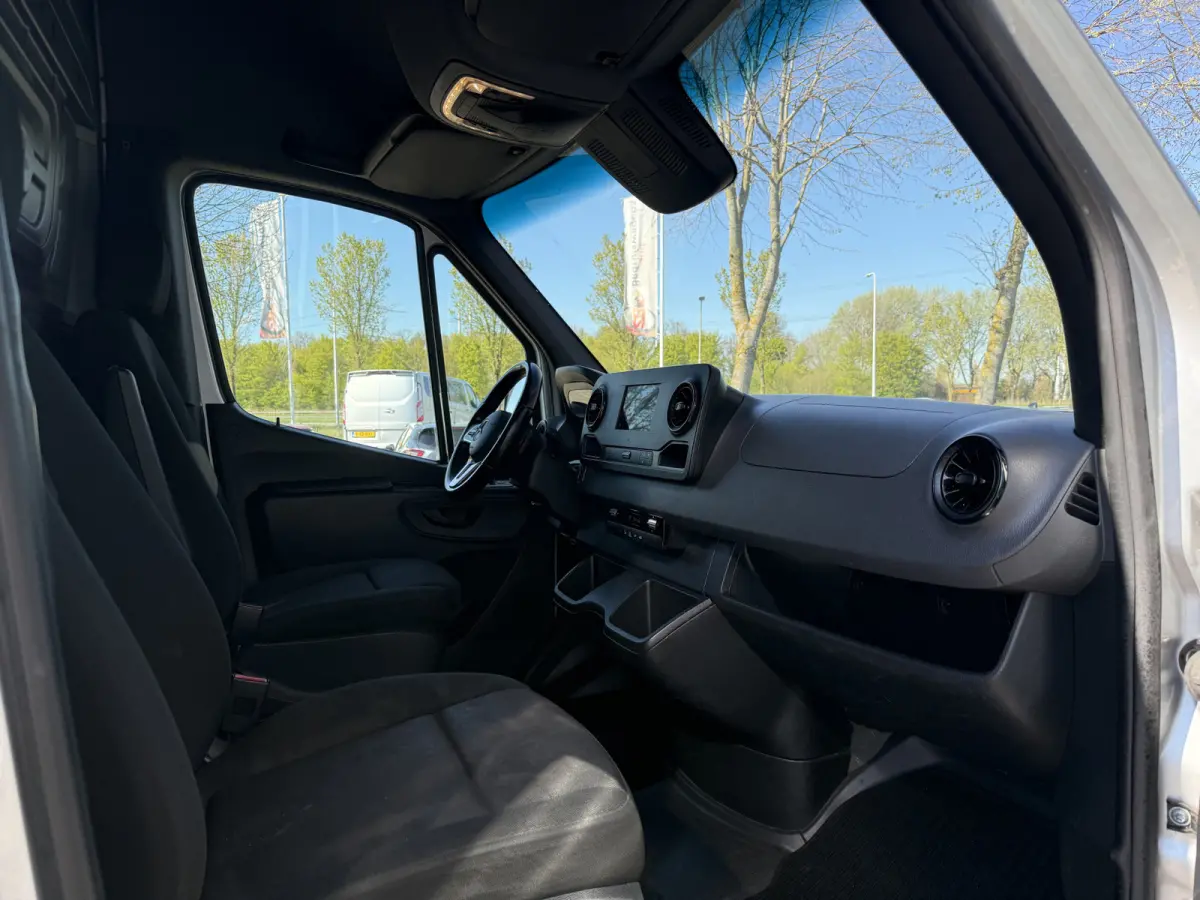 315 1.9 CDI L3H2 RWD | ZB-Edition | NL-auto | Navi | Carplay | Camera | Dodehoek ass. | Cruisec.