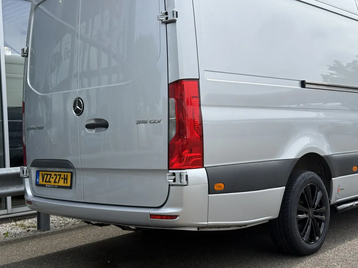 315 1.9 CDI L3H2 RWD | ZB-Edition | NL-auto | Navi | Carplay | Camera | Dodehoek ass. | Cruisec.