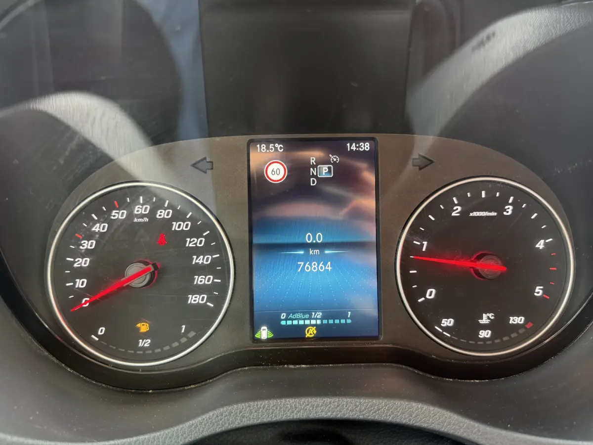 315 1.9 CDI L3H2 RWD | ZB-Edition | NL-auto | Navi | Carplay | Camera | Dodehoek ass. | Cruisec.