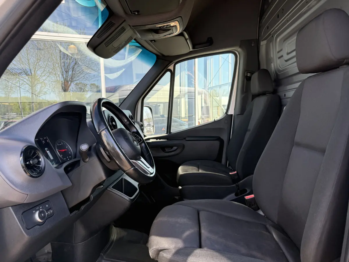 315 1.9 CDI L3H2 RWD | ZB-Edition | NL-auto | Navi | Carplay | Camera | Dodehoek ass. | Cruisec.