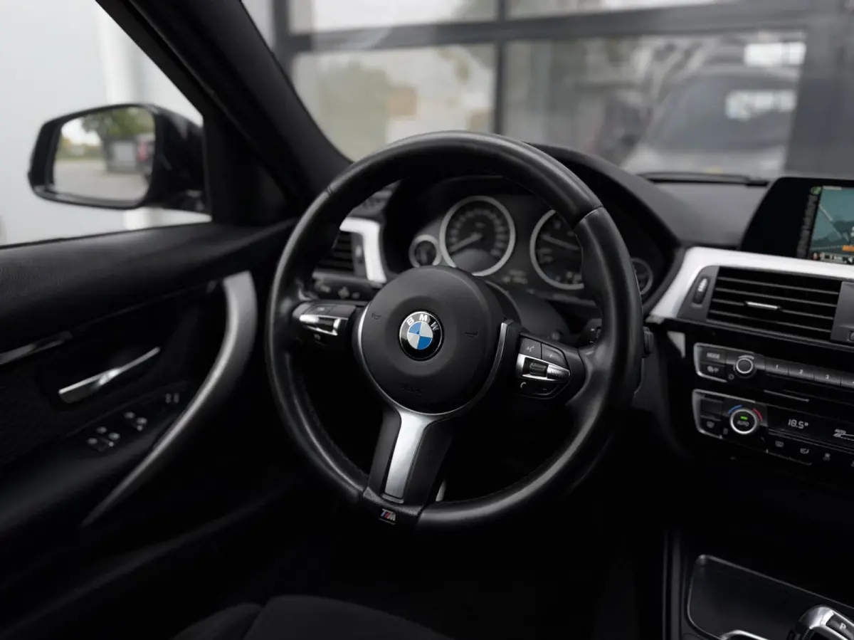 330e High Exc AUT / M-Sport / LED / Cruise / NAV