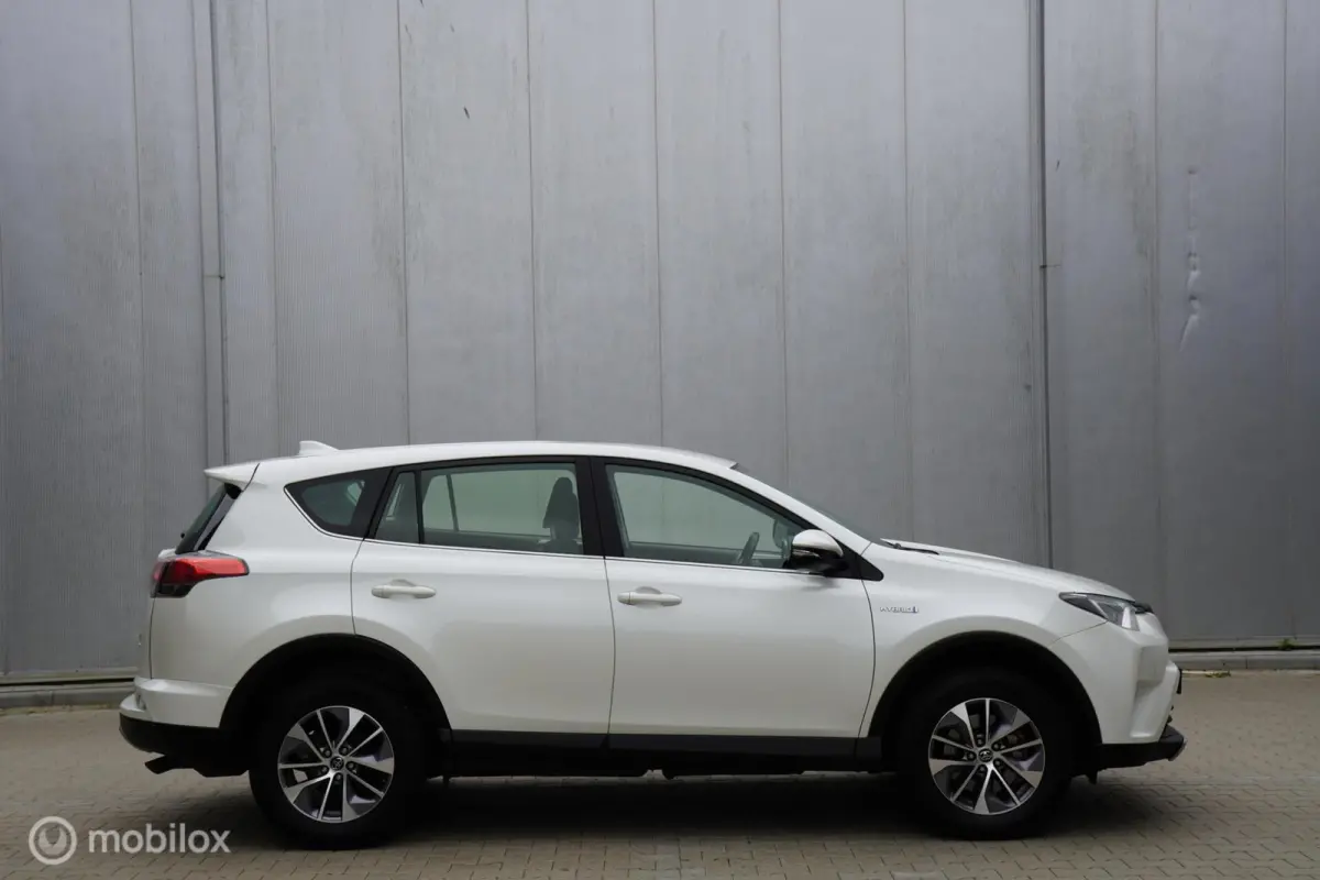 2.5 Hybrid Dynamic 104.011 KM
