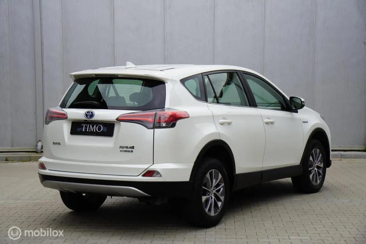 2.5 Hybrid Dynamic 104.011 KM