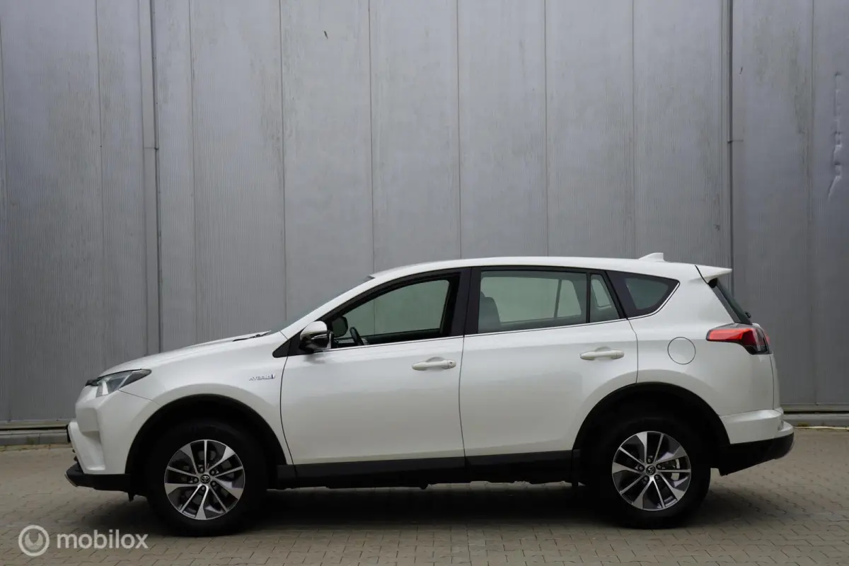 2.5 Hybrid Dynamic 104.011 KM