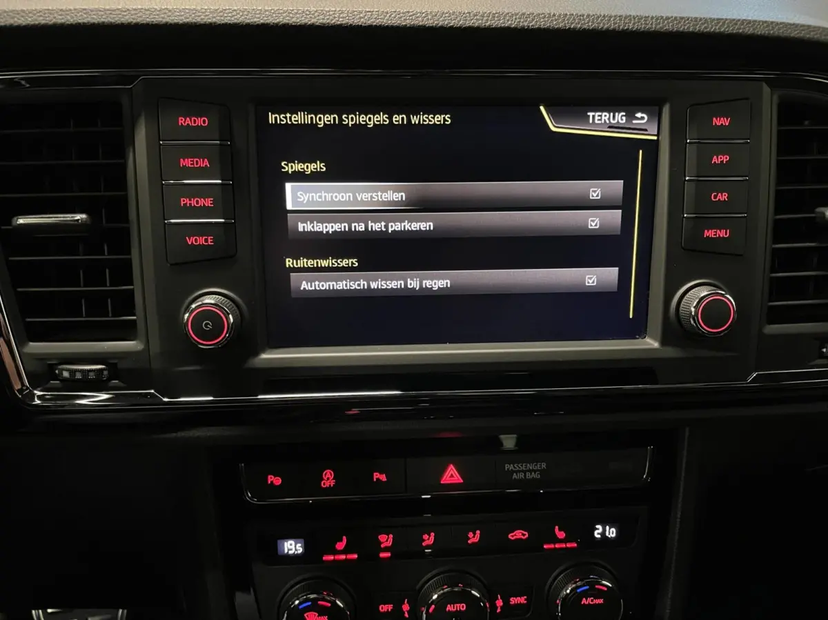 1.4 TSI Xcellence/ Camera/ LED/ Keyless/ CarPlay/ 18”LMV