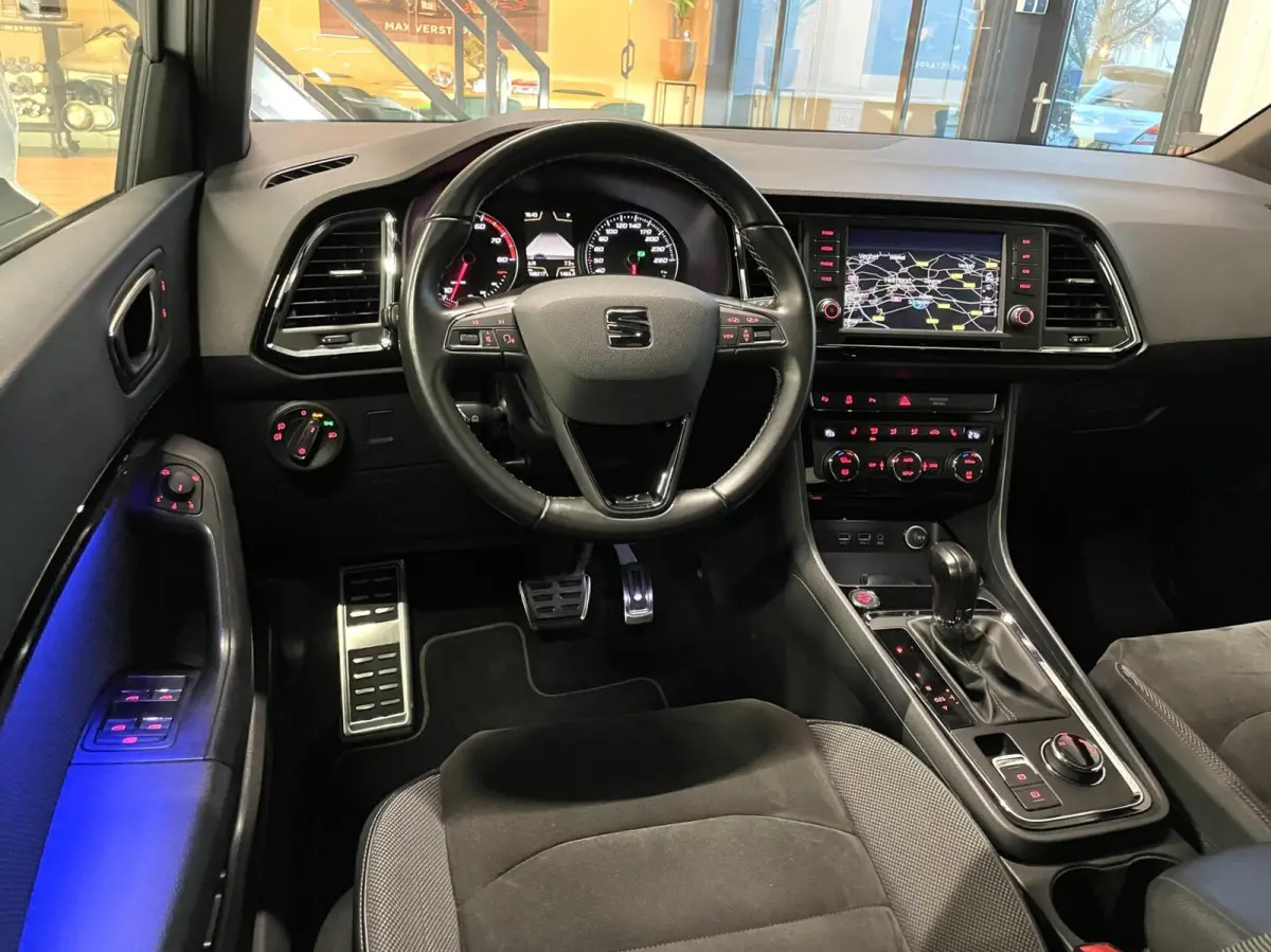 1.4 TSI Xcellence/ Camera/ LED/ Keyless/ CarPlay/ 18”LMV