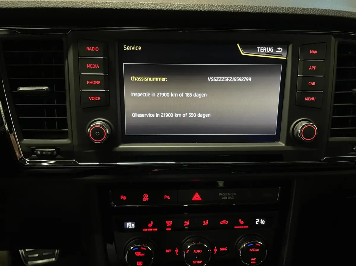 1.4 TSI Xcellence/ Camera/ LED/ Keyless/ CarPlay/ 18”LMV
