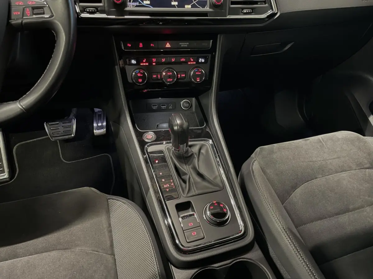 1.4 TSI Xcellence/ Camera/ LED/ Keyless/ CarPlay/ 18”LMV