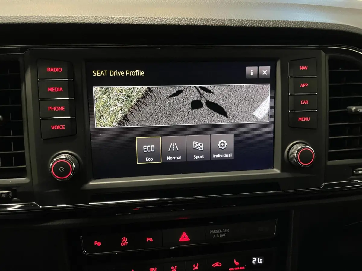 1.4 TSI Xcellence/ Camera/ LED/ Keyless/ CarPlay/ 18”LMV