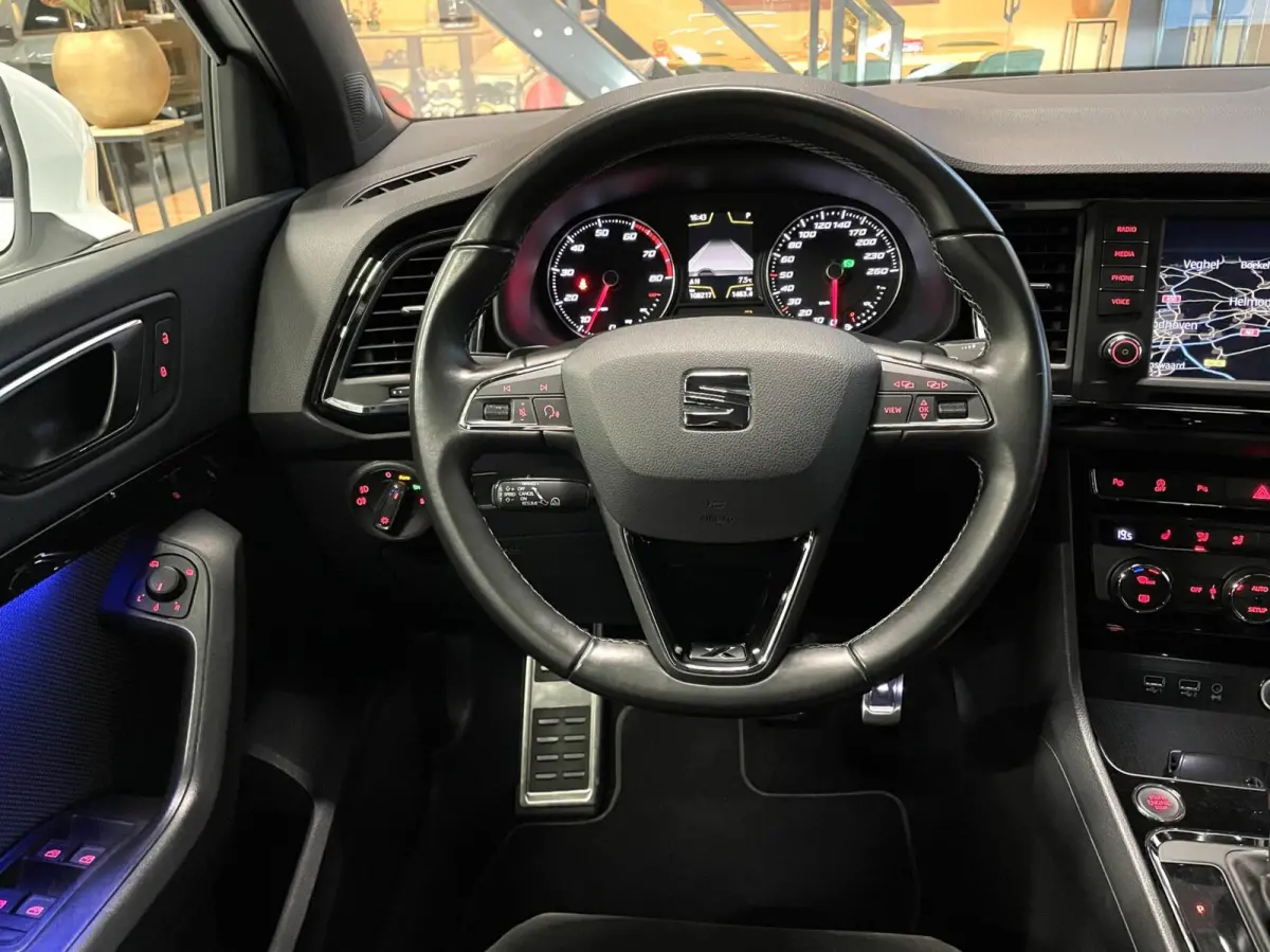 1.4 TSI Xcellence/ Camera/ LED/ Keyless/ CarPlay/ 18”LMV