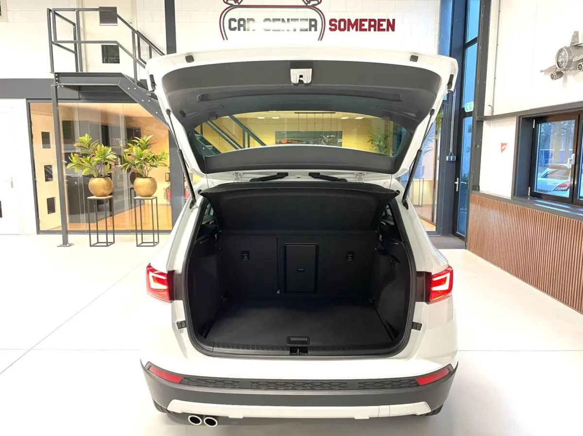 1.4 TSI Xcellence/ Camera/ LED/ Keyless/ CarPlay/ 18”LMV