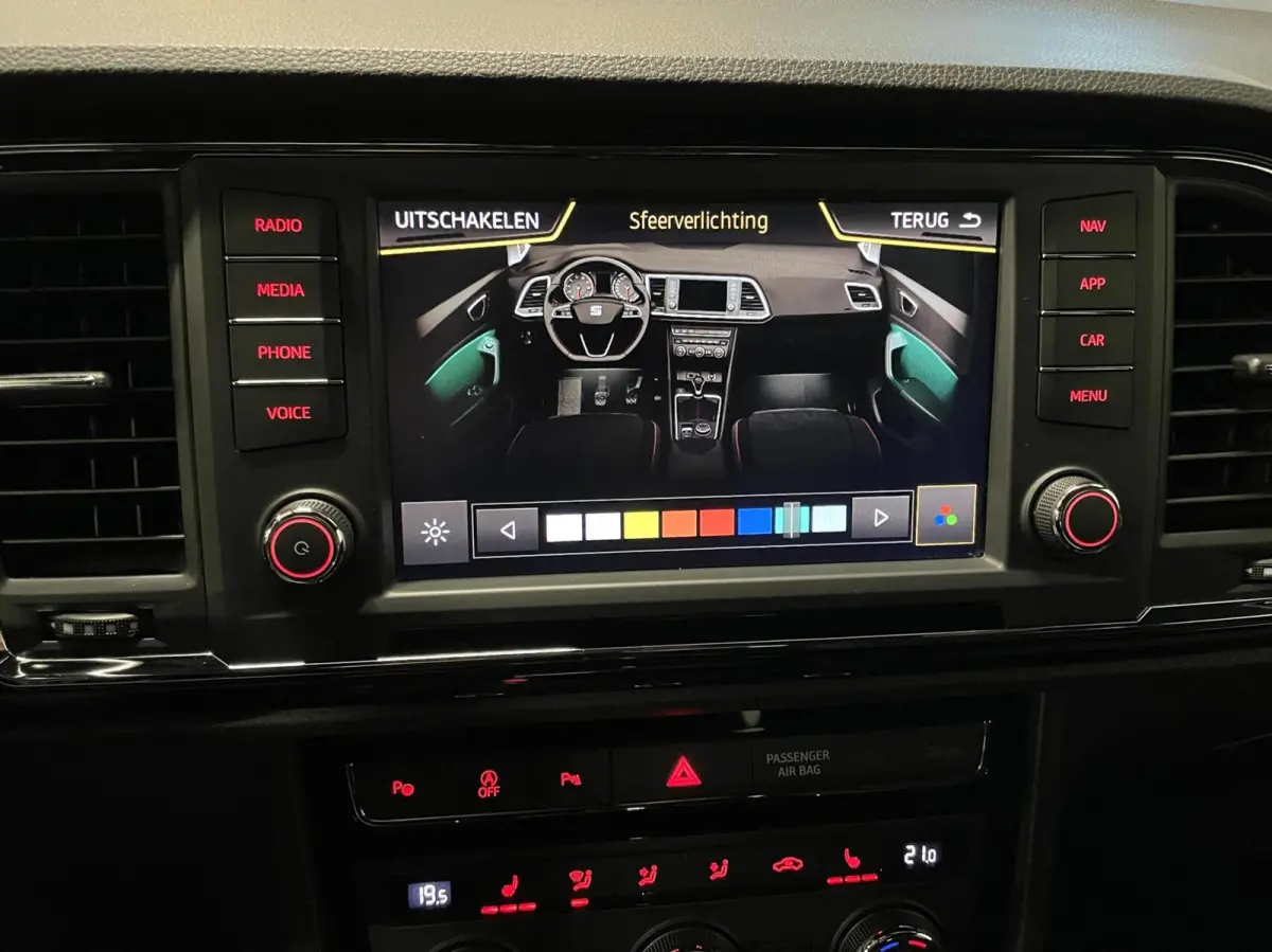1.4 TSI Xcellence/ Camera/ LED/ Keyless/ CarPlay/ 18”LMV