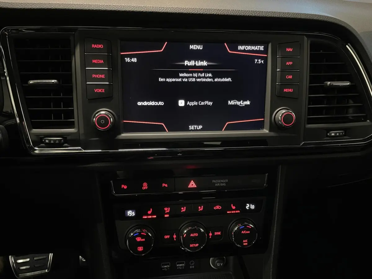 1.4 TSI Xcellence/ Camera/ LED/ Keyless/ CarPlay/ 18”LMV