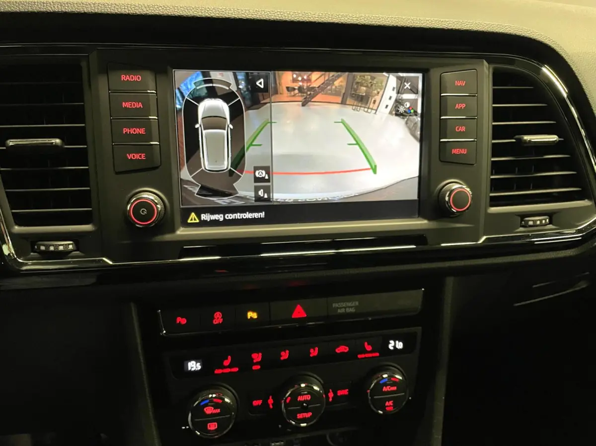 1.4 TSI Xcellence/ Camera/ LED/ Keyless/ CarPlay/ 18”LMV