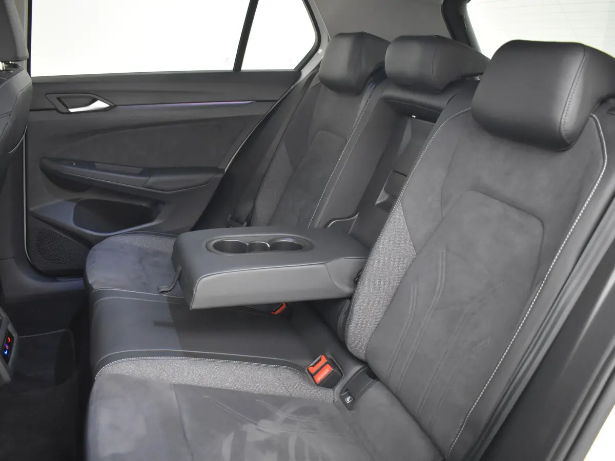 1.5 eHybrid Style Edition 204PK DSG/AUTO | Verlichte Gril l Elektr. Stoelen met geheugen l Camera | Apple carplay Android auto | Cruise control adaptief | Navigatie | Parkeersensoren voor/ac