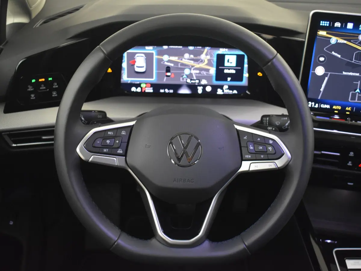 1.5 eHybrid Style Edition 204PK DSG/AUTO | Verlichte Gril l Elektr. Stoelen met geheugen l Camera | Apple carplay Android auto | Cruise control adaptief | Navigatie | Parkeersensoren voor/ac