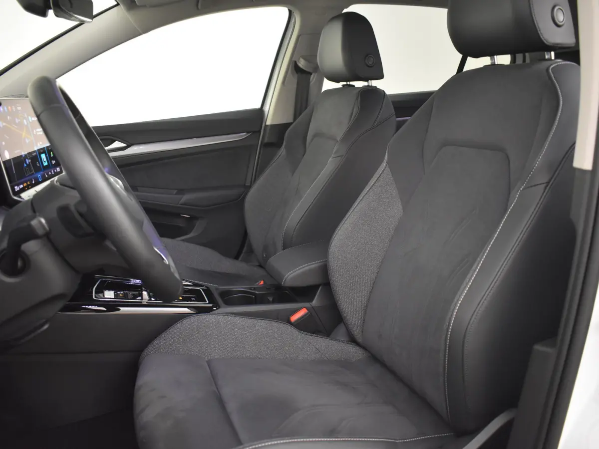 1.5 eHybrid Style Edition 204PK DSG/AUTO | Verlichte Gril l Elektr. Stoelen met geheugen l Camera | Apple carplay Android auto | Cruise control adaptief | Navigatie | Parkeersensoren voor/ac