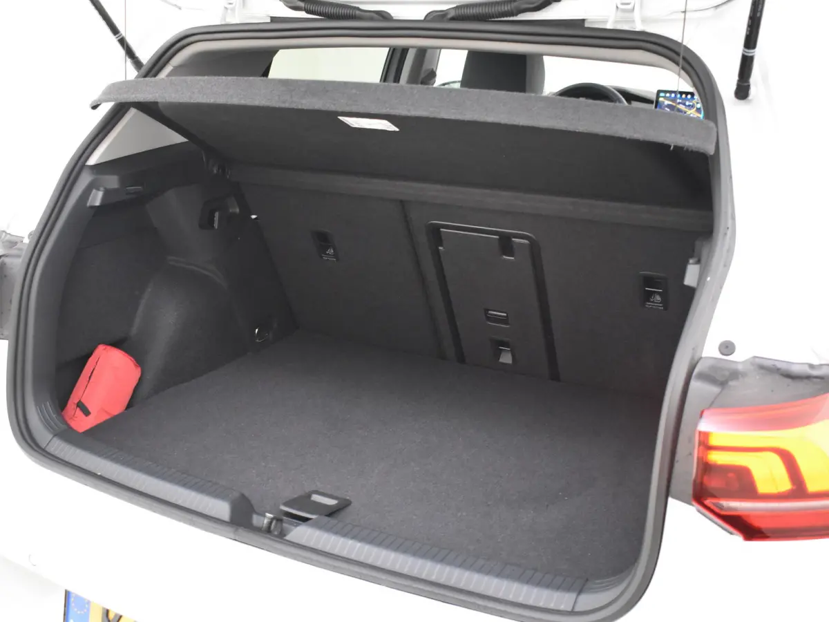 1.5 eHybrid Style Edition 204PK DSG/AUTO | Verlichte Gril l Elektr. Stoelen met geheugen l Camera | Apple carplay Android auto | Cruise control adaptief | Navigatie | Parkeersensoren voor/ac
