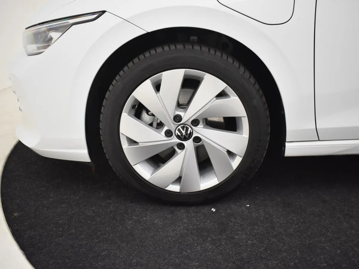 1.5 eHybrid Style Edition 204PK DSG/AUTO | Verlichte Gril l Elektr. Stoelen met geheugen l Camera | Apple carplay Android auto | Cruise control adaptief | Navigatie | Parkeersensoren voor/ac