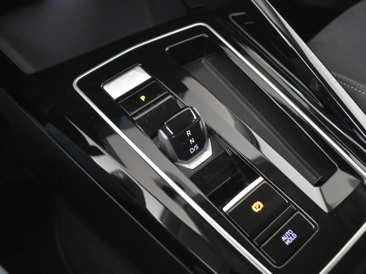 1.5 eHybrid Style Edition 204PK DSG/AUTO | Verlichte Gril l Elektr. Stoelen met geheugen l Camera | Apple carplay Android auto | Cruise control adaptief | Navigatie | Parkeersensoren voor/ac