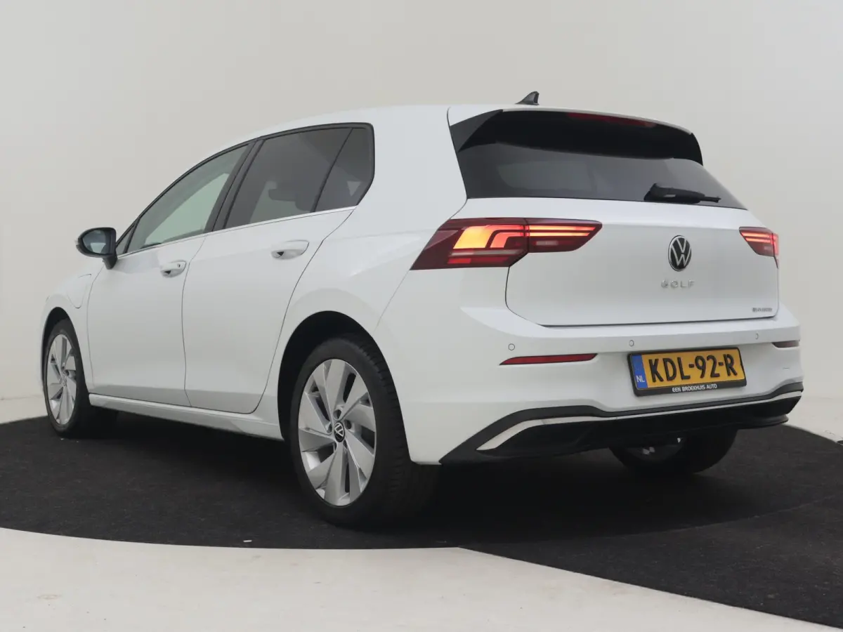1.5 eHybrid Style Edition 204PK DSG/AUTO | Verlichte Gril l Elektr. Stoelen met geheugen l Camera | Apple carplay Android auto | Cruise control adaptief | Navigatie | Parkeersensoren voor/ac