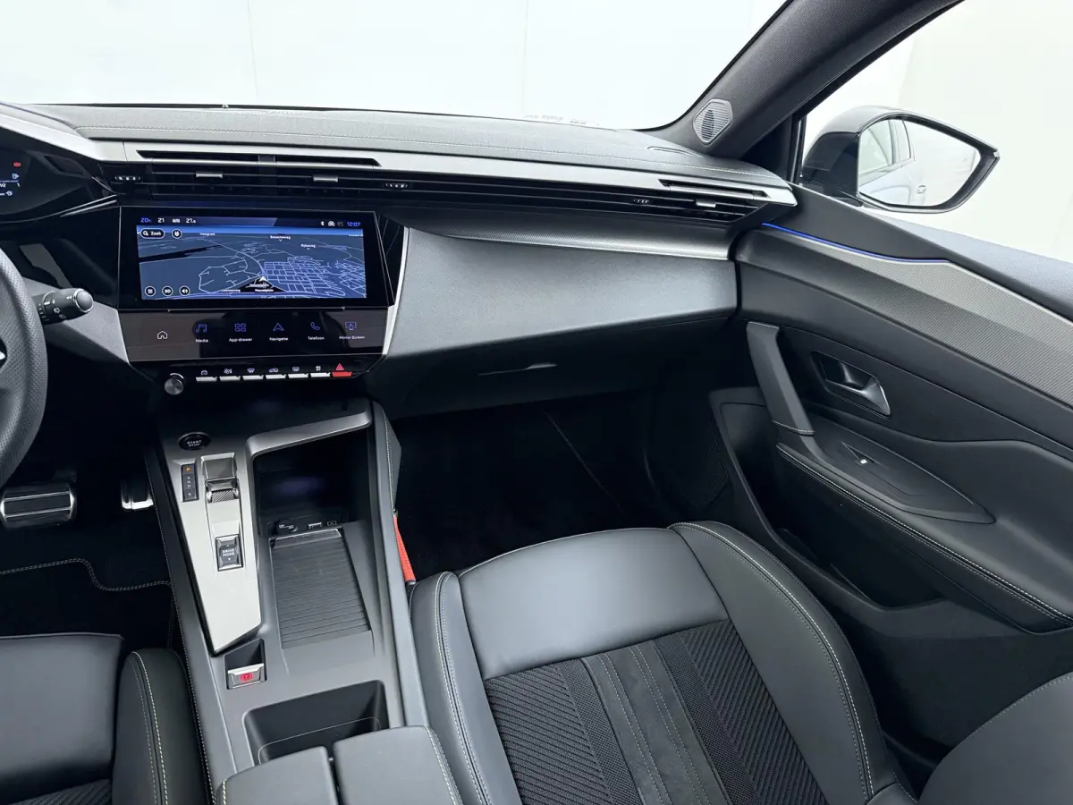 GT 195pk Plugin-Hybrid Automaat | VOORRAAR DEAL! | Navigatie | Alcantara bekleding | Elektrisch verstelbare bestuurdersstoel | Rondom camera | Drive assist pack | Elektrische achterklep | Ap