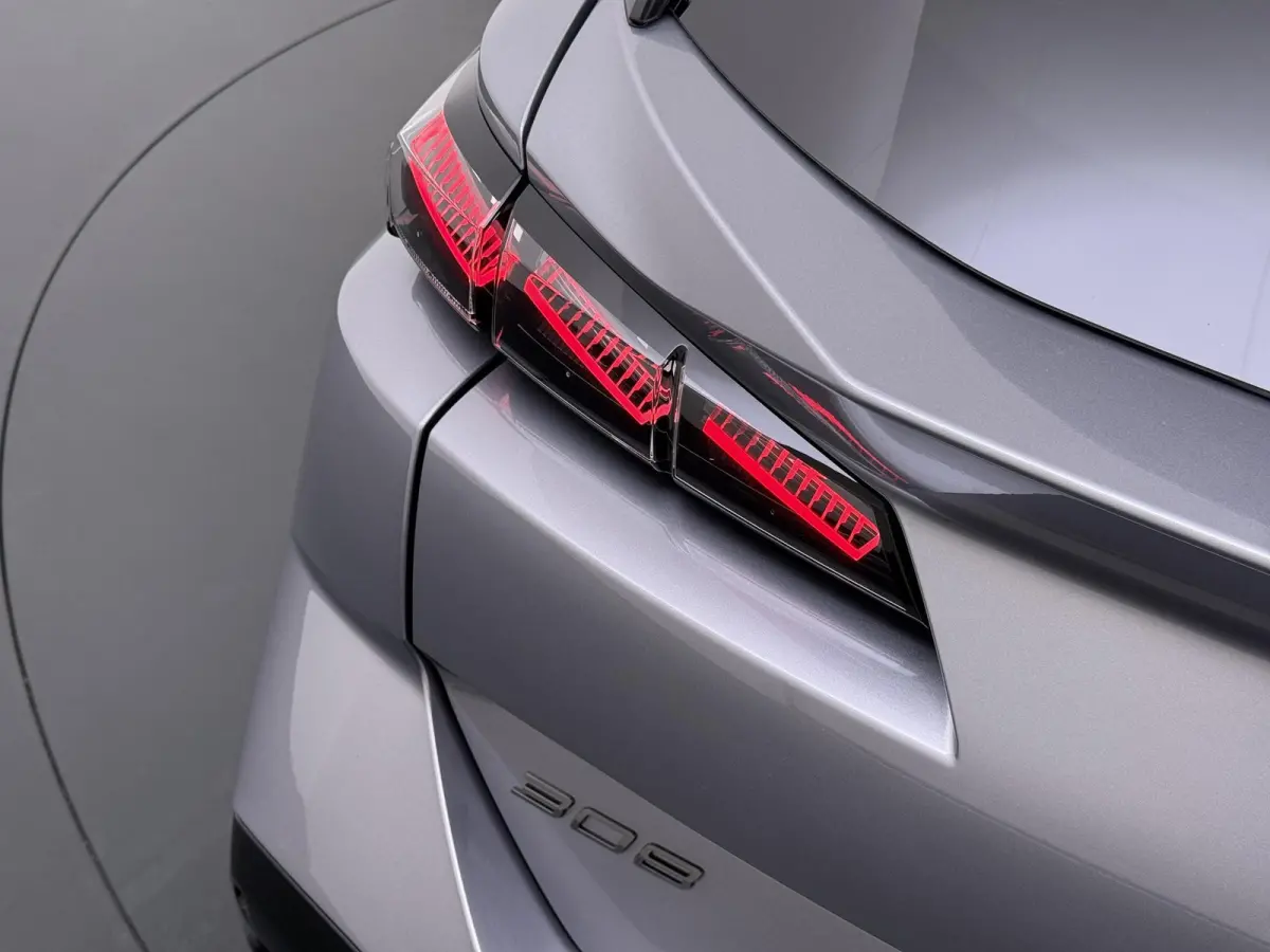GT 195pk Plugin-Hybrid Automaat | VOORRAAR DEAL! | Navigatie | Alcantara bekleding | Elektrisch verstelbare bestuurdersstoel | Rondom camera | Drive assist pack | Elektrische achterklep | Ap