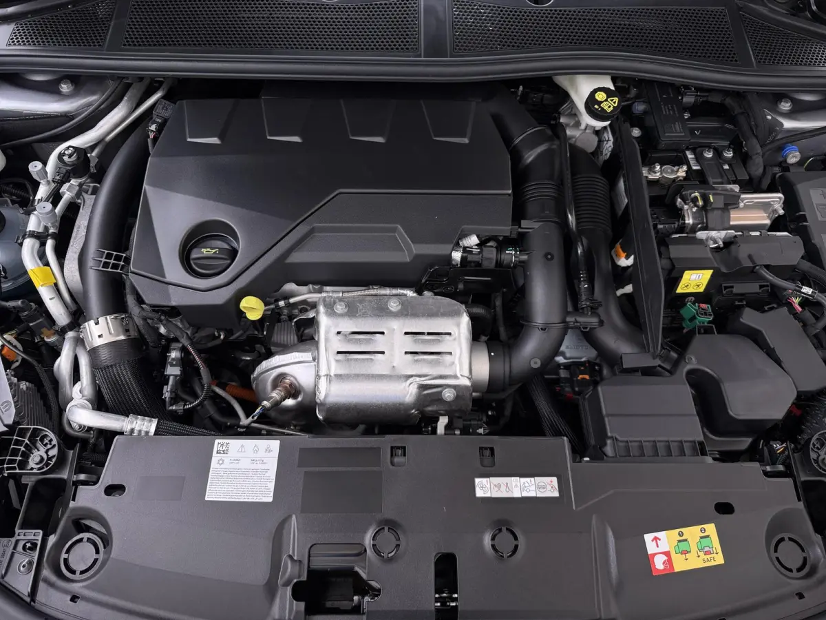 GT 195pk Plugin-Hybrid Automaat | VOORRAAR DEAL! | Navigatie | Alcantara bekleding | Elektrisch verstelbare bestuurdersstoel | Rondom camera | Drive assist pack | Elektrische achterklep | Ap
