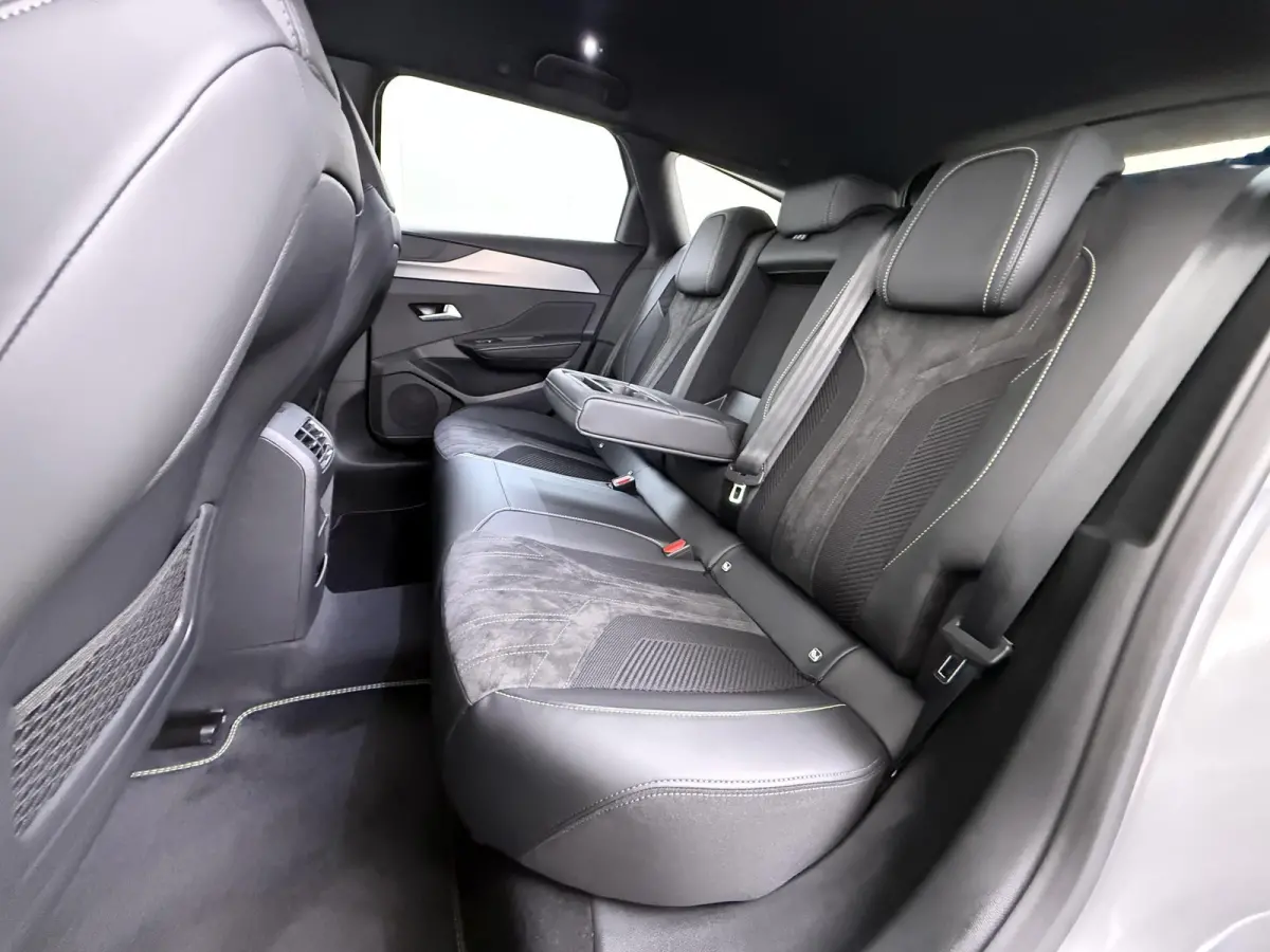 GT 195pk Plugin-Hybrid Automaat | VOORRAAR DEAL! | Navigatie | Alcantara bekleding | Elektrisch verstelbare bestuurdersstoel | Rondom camera | Drive assist pack | Elektrische achterklep | Ap