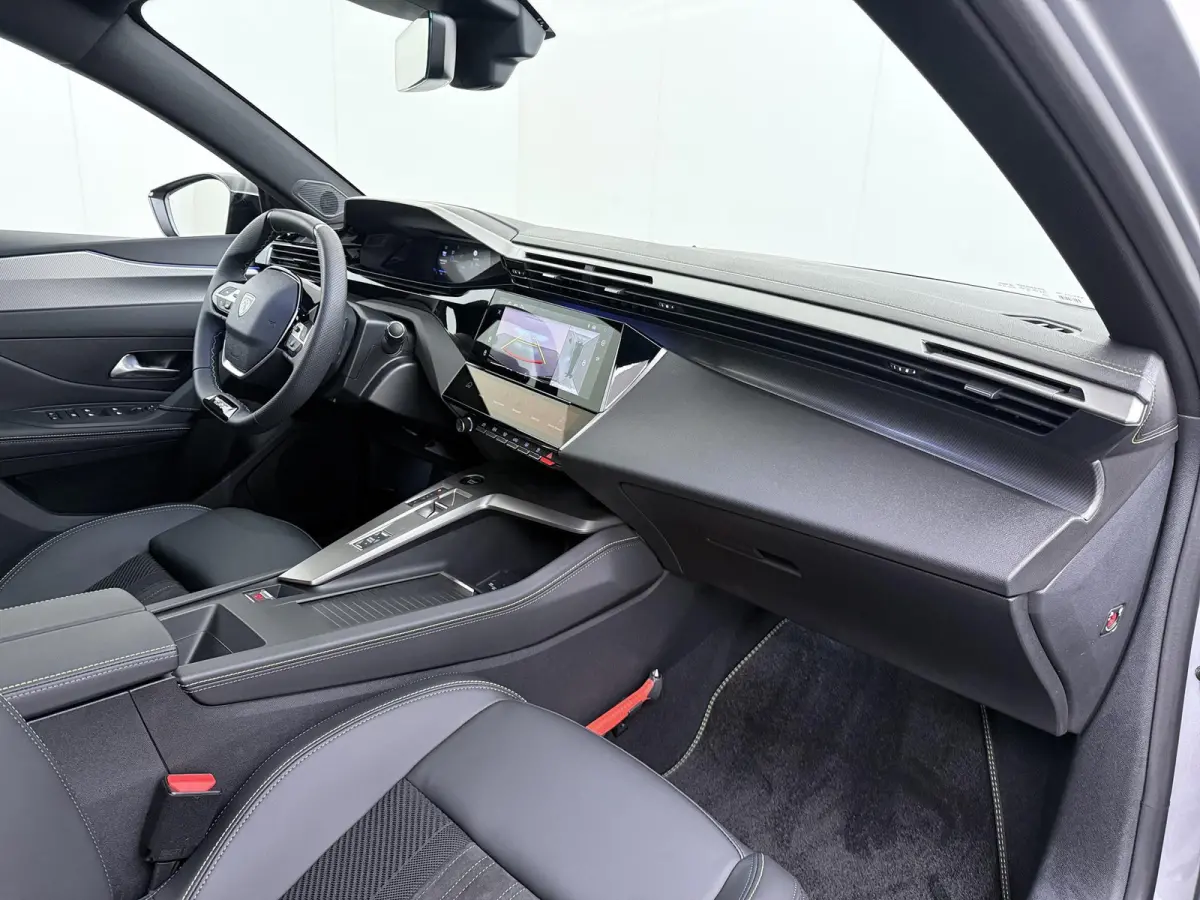 GT 195pk Plugin-Hybrid Automaat | VOORRAAR DEAL! | Navigatie | Alcantara bekleding | Elektrisch verstelbare bestuurdersstoel | Rondom camera | Drive assist pack | Elektrische achterklep | Ap