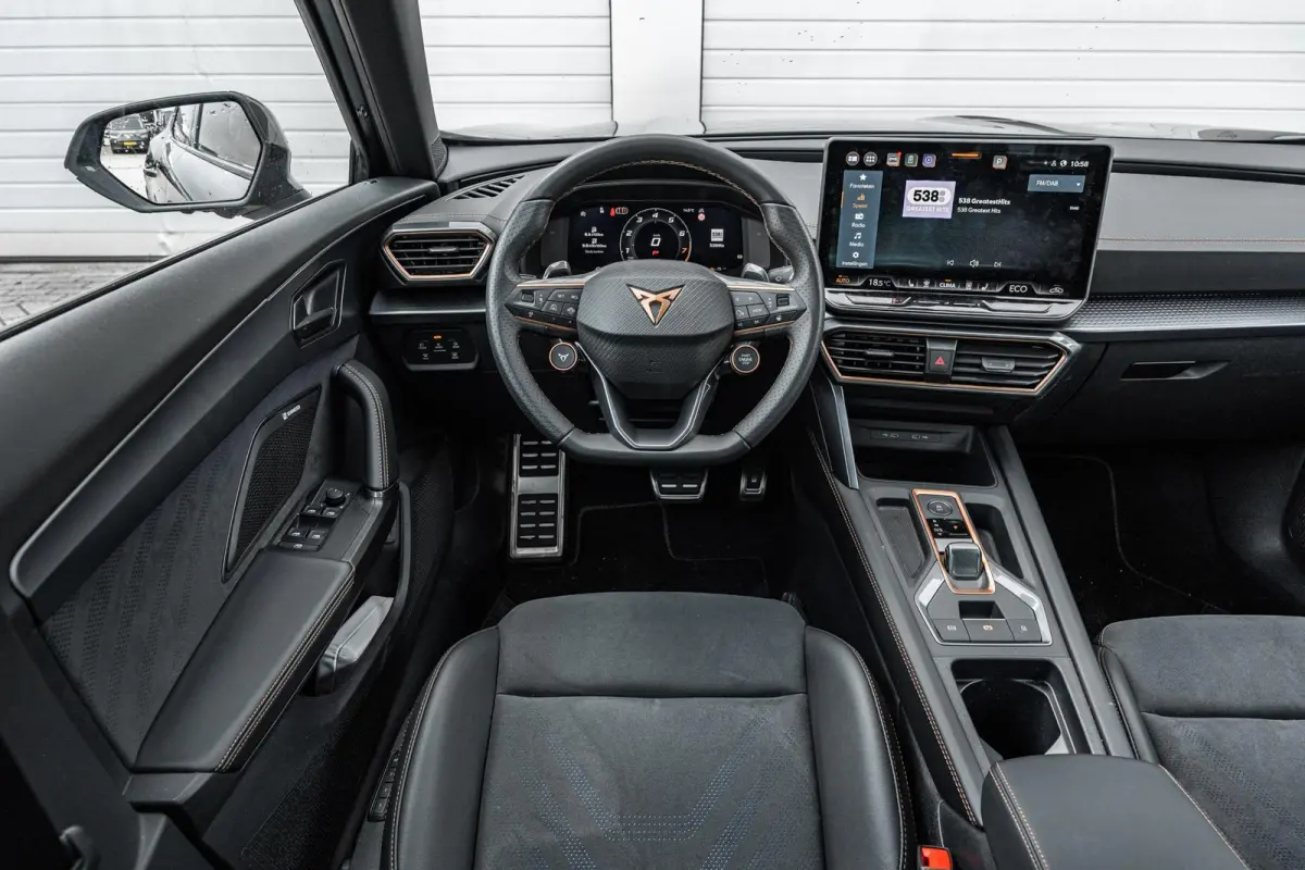1.5 TSI e-Hybrid 204pk Business | Panoramadak | 19" Velgen | Sportstoelen