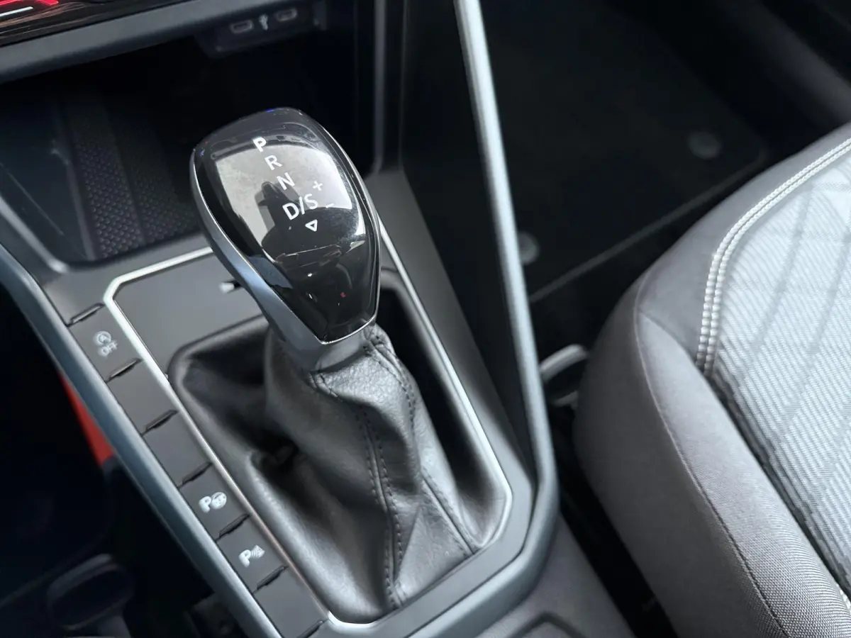 1.0 TSI R-Line Business | AUTOMAAT | Parkeercamera | Navigatie | Stoelverw. |