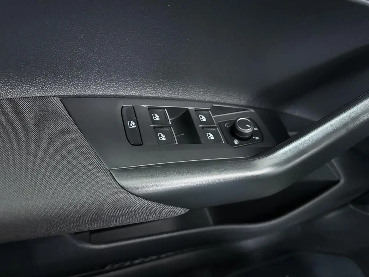 1.0 TSI R-Line Business | AUTOMAAT | Parkeercamera | Navigatie | Stoelverw. |