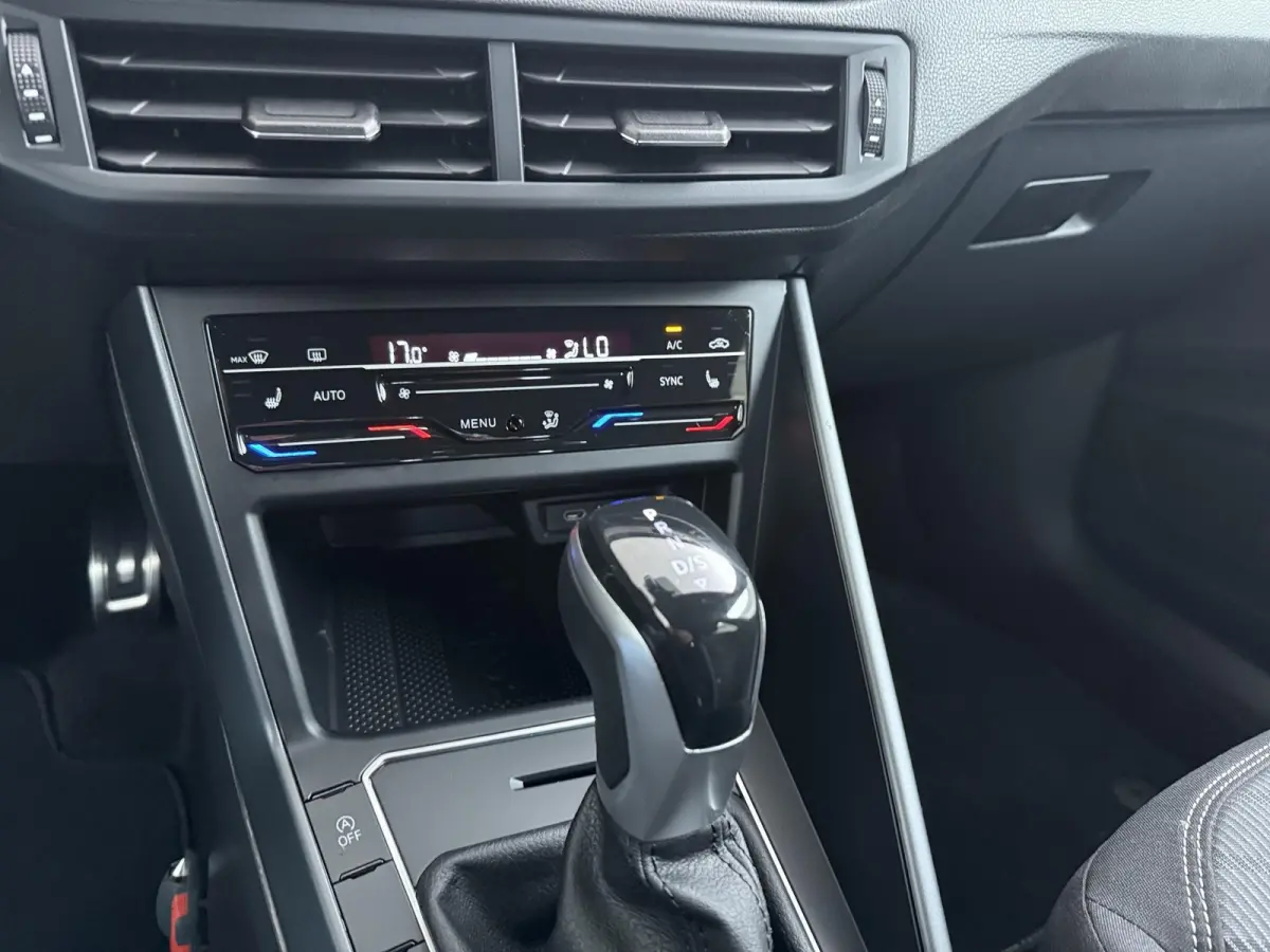 1.0 TSI R-Line Business | AUTOMAAT | Parkeercamera | Navigatie | Stoelverw. |
