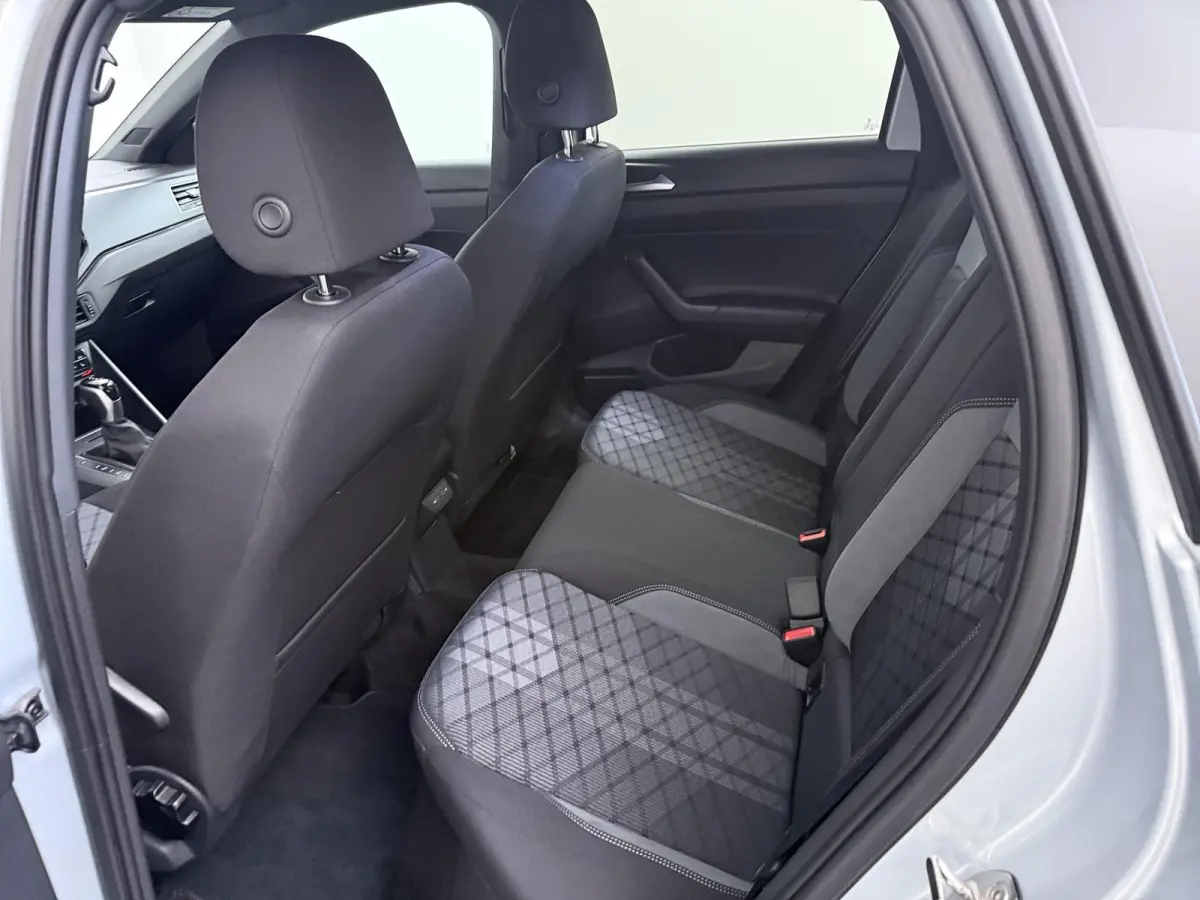 1.0 TSI R-Line Business | AUTOMAAT | Parkeercamera | Navigatie | Stoelverw. |