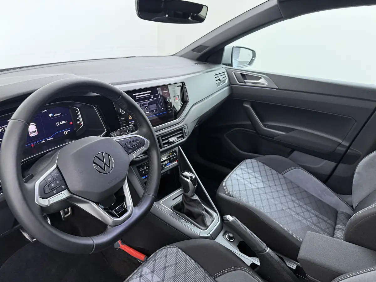 1.0 TSI R-Line Business | AUTOMAAT | Parkeercamera | Navigatie | Stoelverw. |