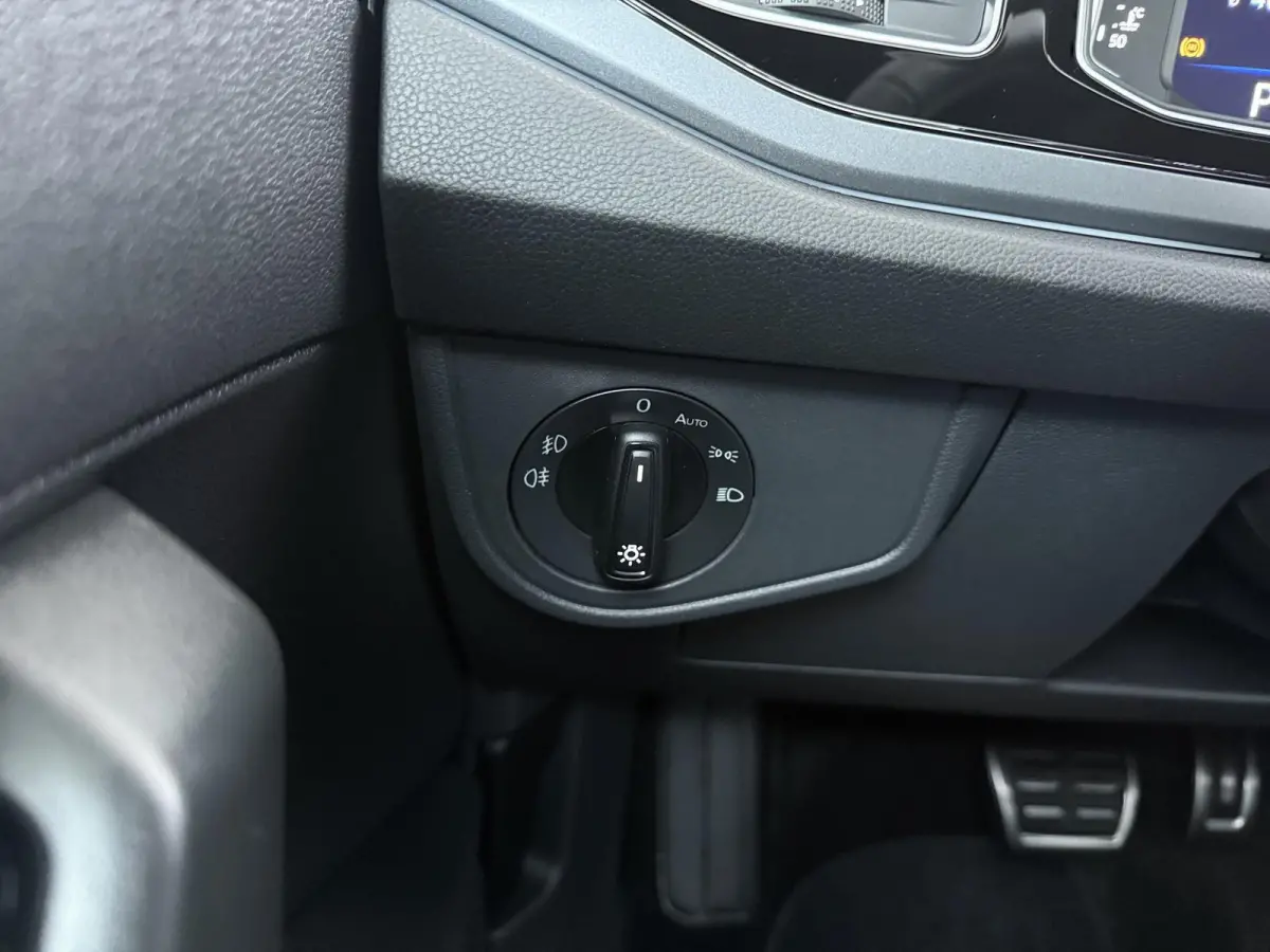 1.0 TSI R-Line Business | AUTOMAAT | Parkeercamera | Navigatie | Stoelverw. |
