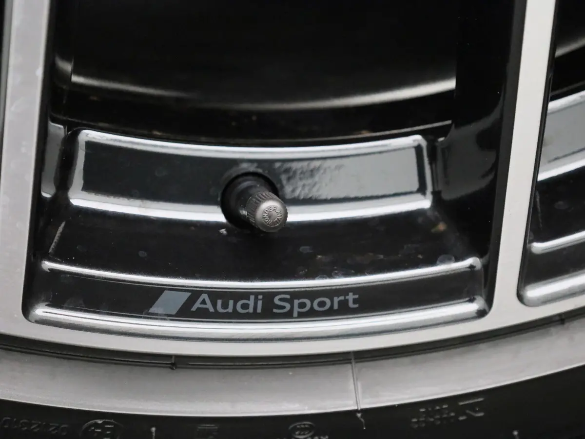 60 TFSI e quattro Pro Line S Competition 490 PK l Adaptive cruise control + emergency ass. l Luchtvering l Glazen panoramadak l Vierwielbesturing l 360 graden camera l Head-up display l Elek