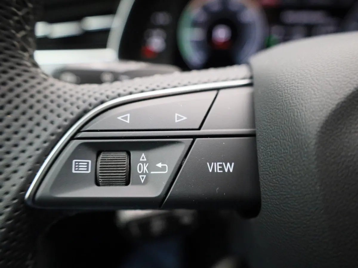 60 TFSI e quattro Pro Line S Competition 490 PK l Adaptive cruise control + emergency ass. l Luchtvering l Glazen panoramadak l Vierwielbesturing l 360 graden camera l Head-up display l Elek