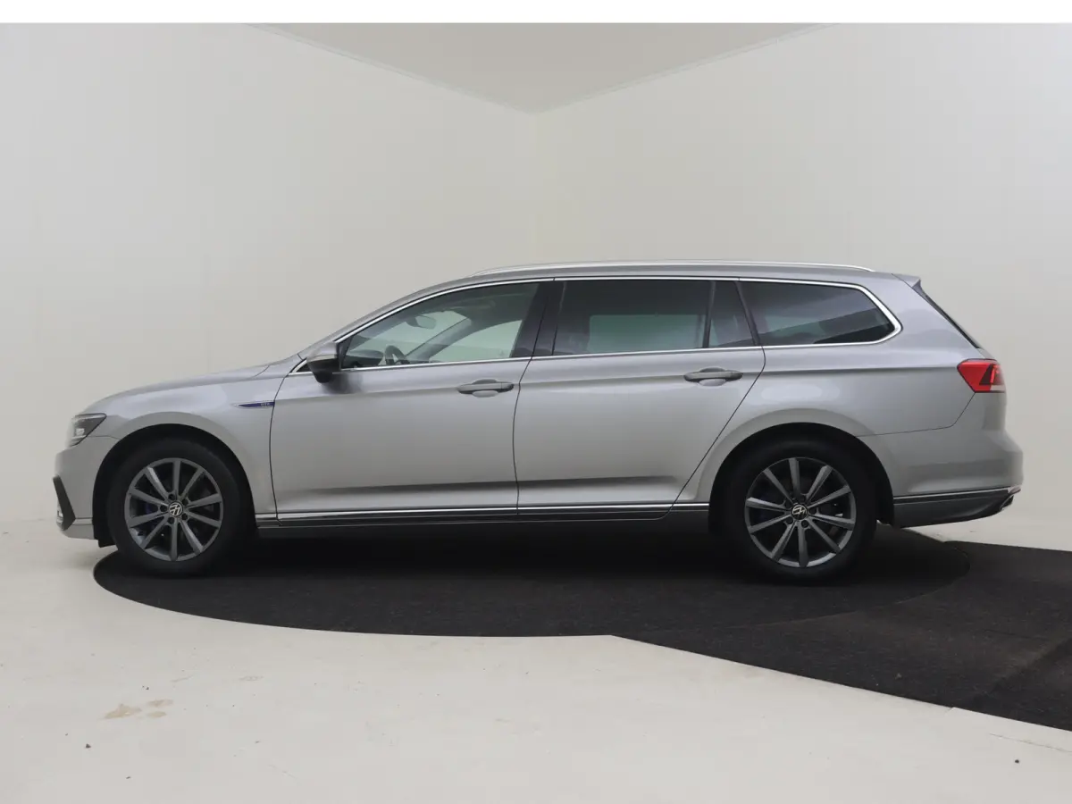 1.4 TSI PHEV GTE Business | SOH 98,4% l Trekhaak uitklapbaar | Achteruitrijcamera | Cruise control adaptief | Stoelverwarming | DAB | LED |  Navigatie |  Achterklep electrisch | 18"LMV