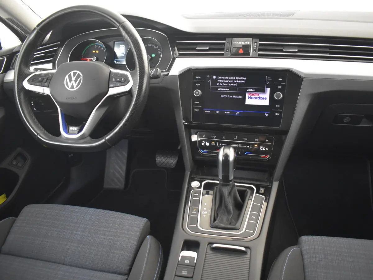 1.4 TSI PHEV GTE Business | SOH 98,4% l Trekhaak uitklapbaar | Achteruitrijcamera | Cruise control adaptief | Stoelverwarming | DAB | LED |  Navigatie |  Achterklep electrisch | 18"LMV